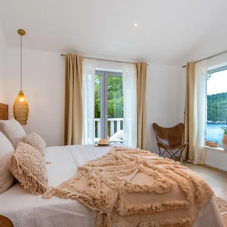 Luxury Beachfront Brac Bliss With Private Pool At The On Brac Island - Sumartin Selca (Brac)